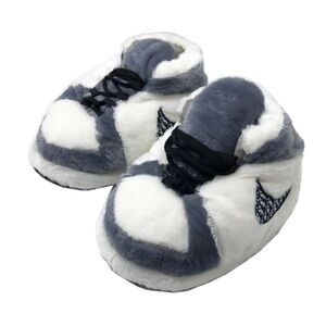 Trend-Sellers Slippers. NWOT. Fits Men Size 5-12